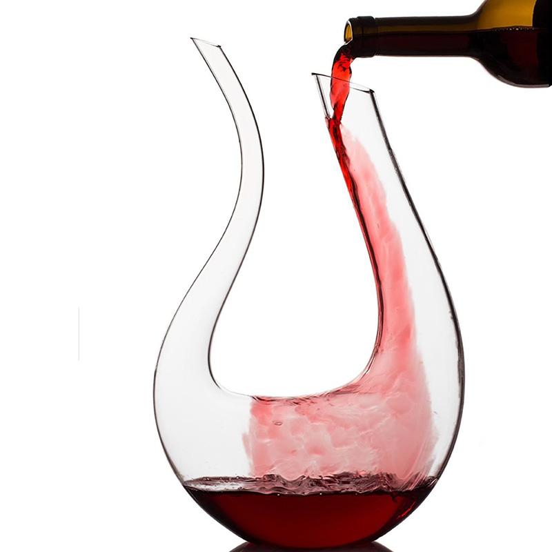Hướng dẫn cách cho rượu vang thở bằng Decanter